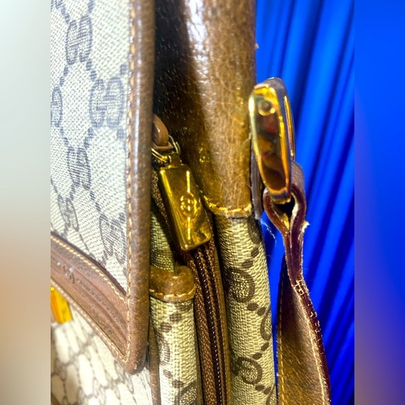 GUCCI GG Supreme Leather Crossbody w/Gold Tone Hardware and Key, Authentic. EUC - Picture 14 of 16